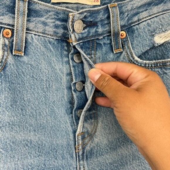 Levi's Premium Denim Wedgie Jeans Women's 28 Blue Straight Leg Button Fly Cotton - Picture 4 of 8